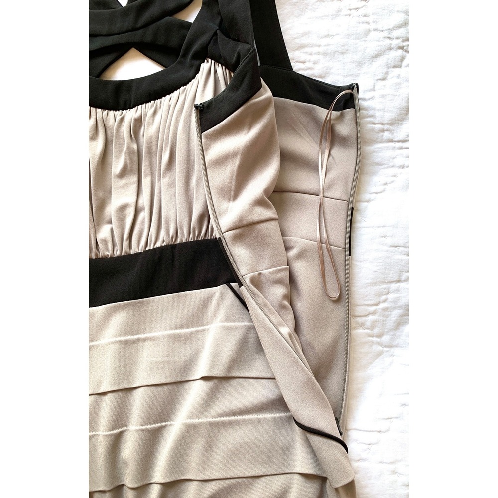 Jax Strappy Cutout Blush and Black Banded Hourglass Cocktail Dress / Size 12 - Picture 13 of 14